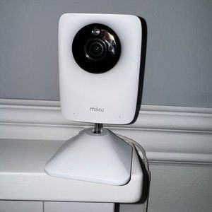 Miku baby monitor and wall mount ( 1st generation)